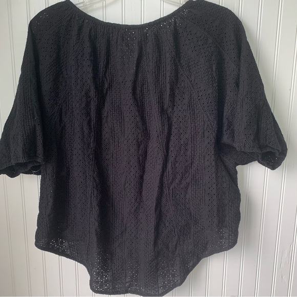 Skye’s the Limit (XL) Black Eyelet Top with shell like buttons and tie in front - Picture 5 of 6